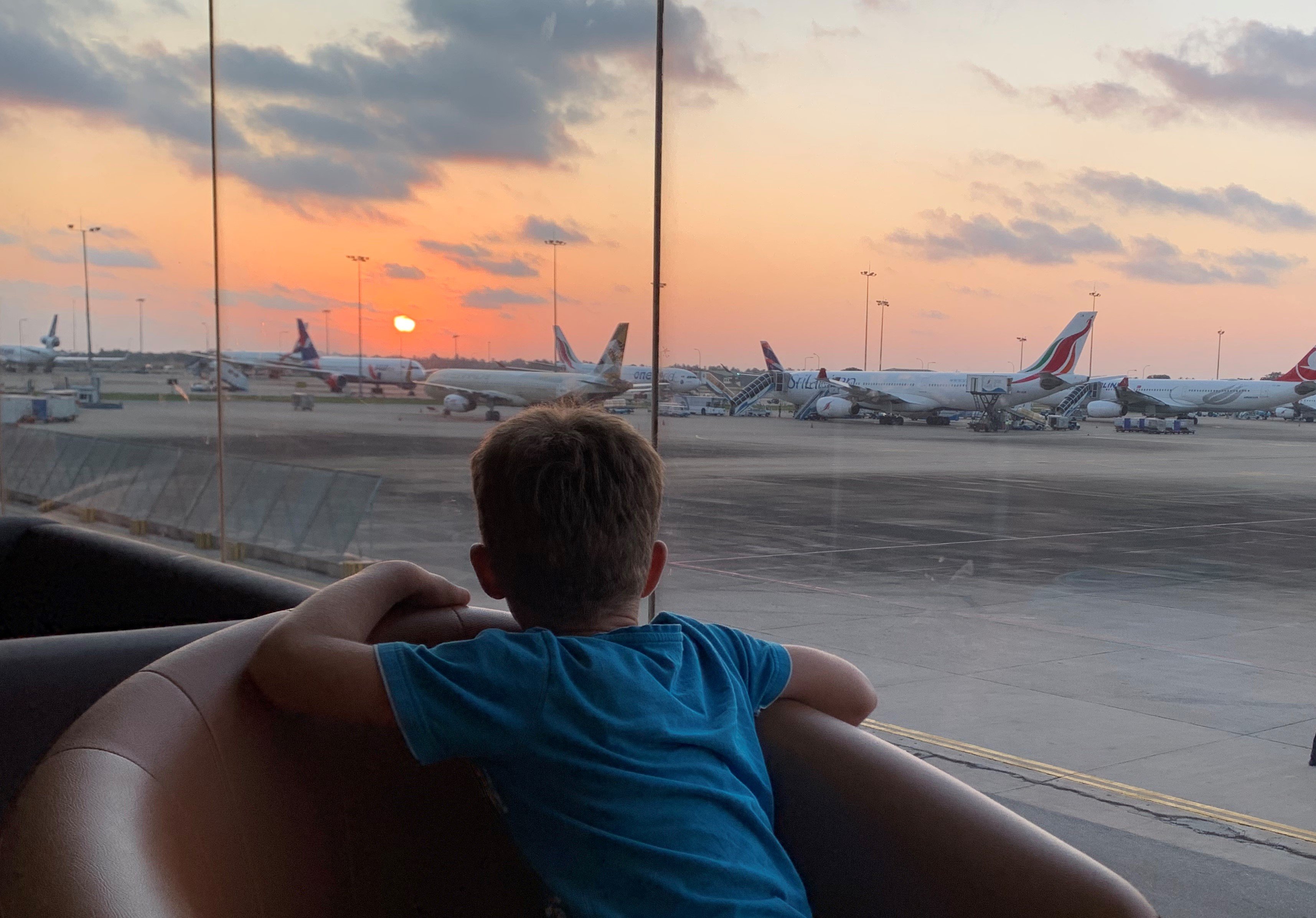 Reisen mit Kindern Tipps - Tipps für Reisen mit Kindern - Kind Flughafen