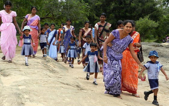 Sri Lanka mit Kindern - Einheimische Frauen mit Kindern
