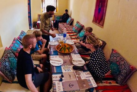 Familienreise Marokko - Marokko for family individuell - Essen bei einer einheimischen Familie