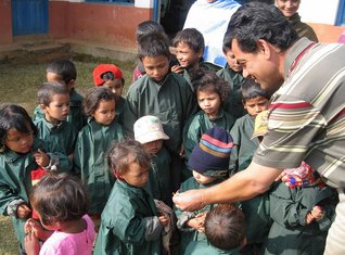 Familienreise_Nepal_einheimische Kinder