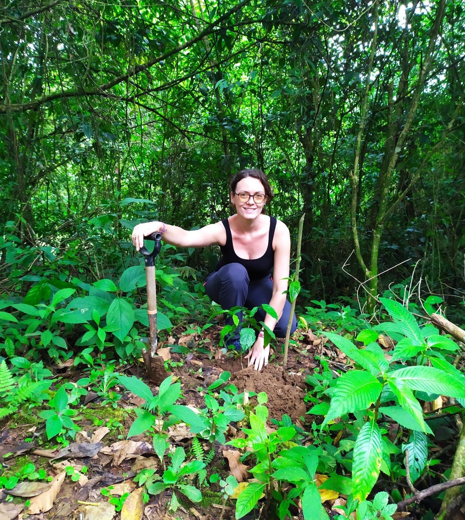 For Family Reisen ökologisches Engagement - La Tigra Rainforest Lodge - Baum pflanzen