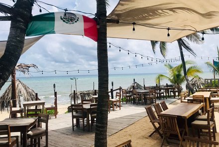 Mexiko Familienreise - Mexiko for family - Freizeit in Playa del Carmen - Strandterrasse Hotel Petit Lafitte
