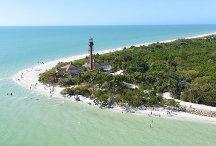 Florida Rundreise mit Kindern - Sanibel Island - Blick von weiter weg auf Insel mit Leuchtturm