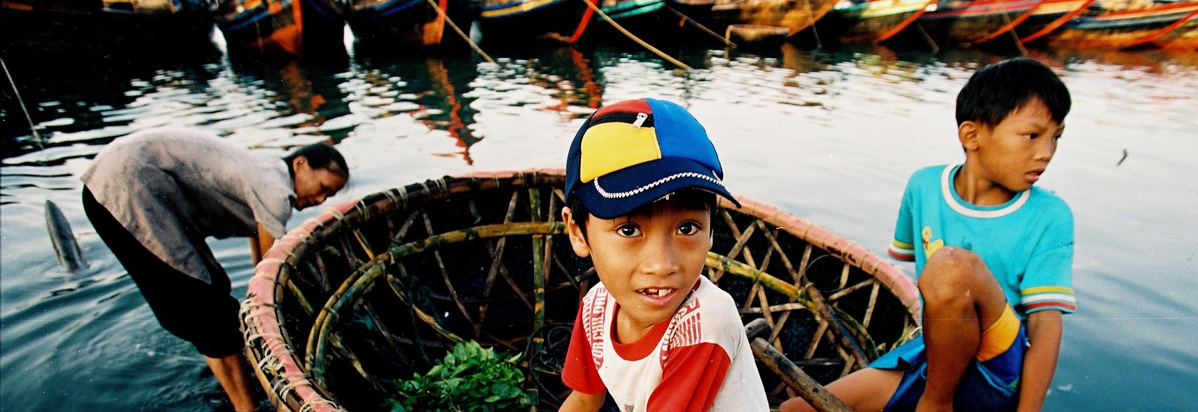 Familienurlaub Vietnam - For Family Reisen - Kinder im Boot