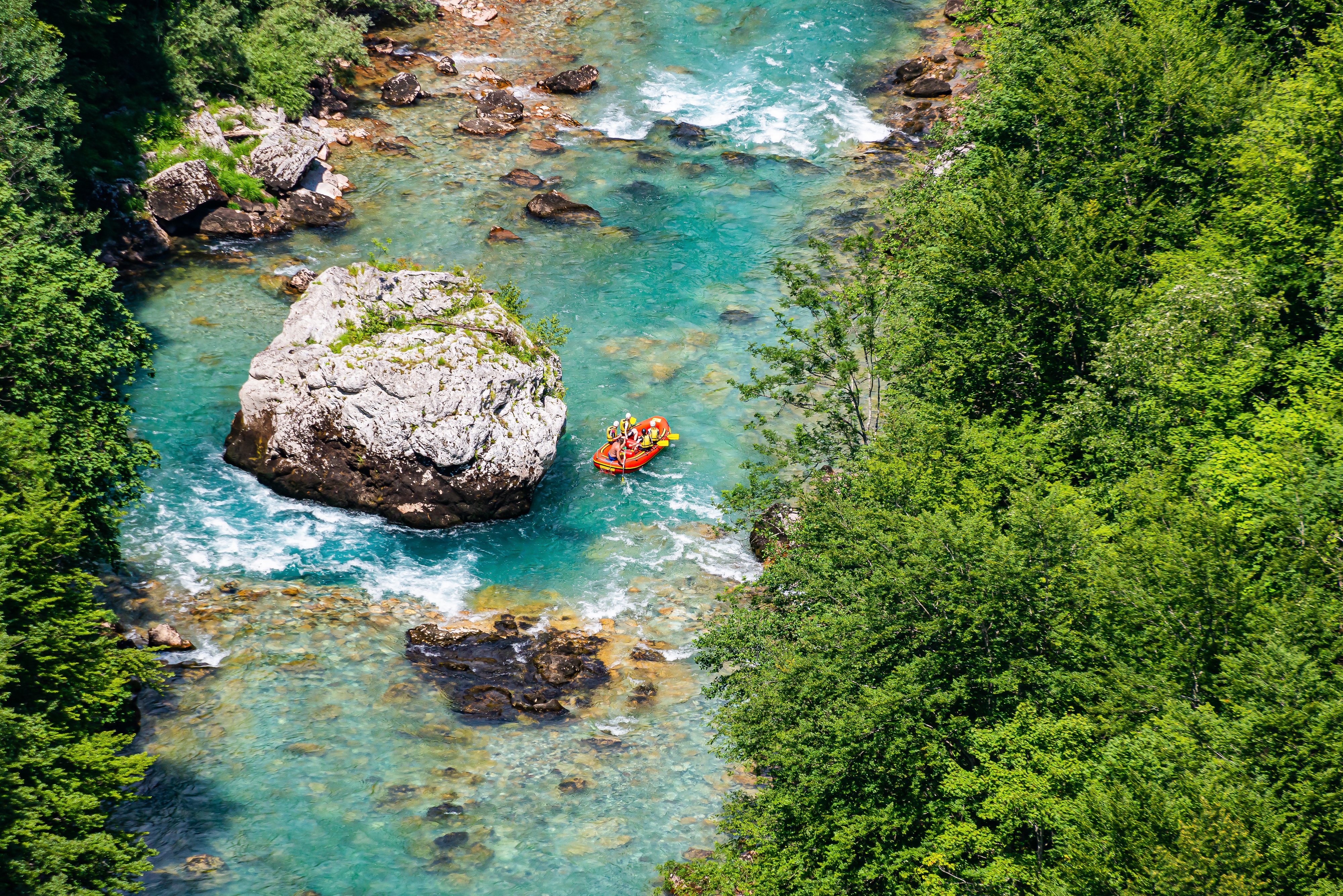 Montenegro mit Kindern - Montenegro Familienurlaub - Rafting-Tour in der Tara-Schlucht