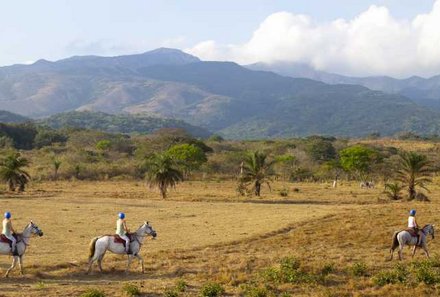 Familienurlaub Costa Rica - Costa Rica for family - Landschaft auf Pferden erkunden 