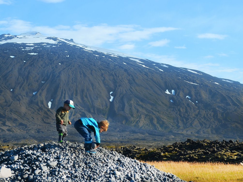 Island Familienreise - Kinder spielen