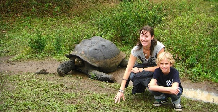 Vorstellung der Bestseller-Familienreisen - Galapagos mit Kindern - Riesenschildkröte