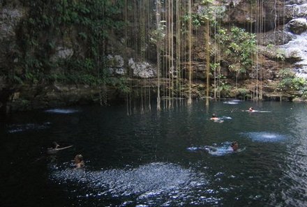 Mexiko Familienreise - Mexiko for family - Baden in der Cenote Yokdzonot