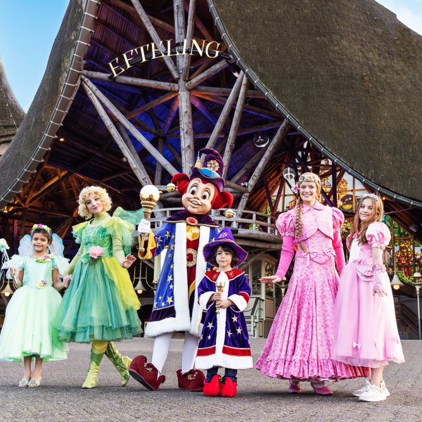 Gewinnspiel Efteling - Freizeitpark Efteling - Eingang "Willkommen in einer Welt voller Wunder" mit Märchenfiguren