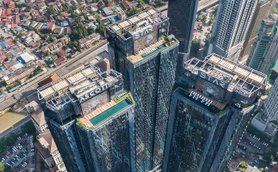 Die beeindruckenden Wolkenkratzer von Ascott Star überragen die Stadt Kuala Lumpur, mit modernen Fassaden und Dachterrassen.