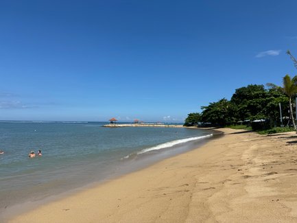 Entspannter Strand in Sanur – Bali Familienreise
