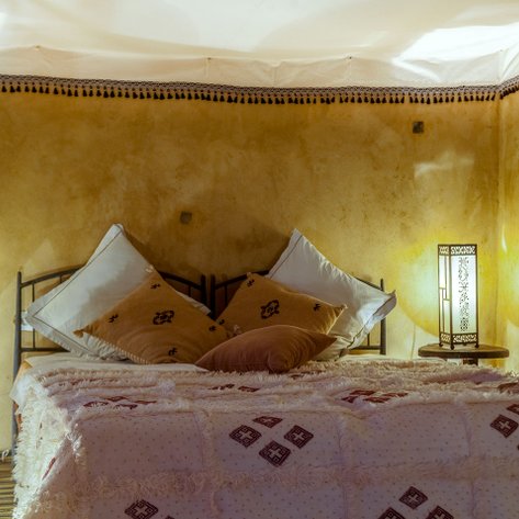 Gemütliches Zimmer im Aladin Camp – Marokko Reise mit Kindern