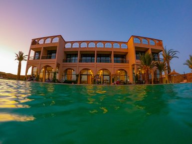 Eindrucksvolles Gebäude des Kasbah Yu Palace – Marokko Familienreise