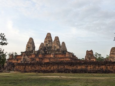 Historische Tempelruinen von Angkor Wat in Siem Reap – Kambodscha Familienreise