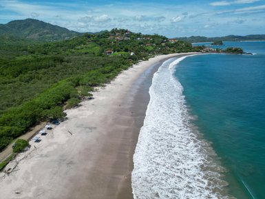 Entspannter, großer Strand in Potrero, Guanacaste – Costa Rica Familienreise