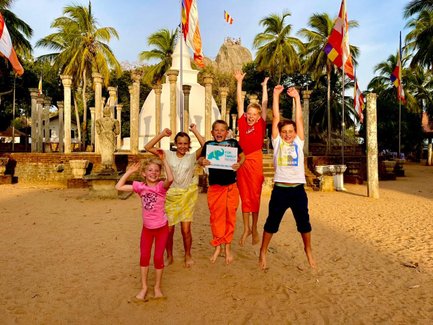 Kinder am Strand von Sri Lanka - Sri Lanka Reise für Familien