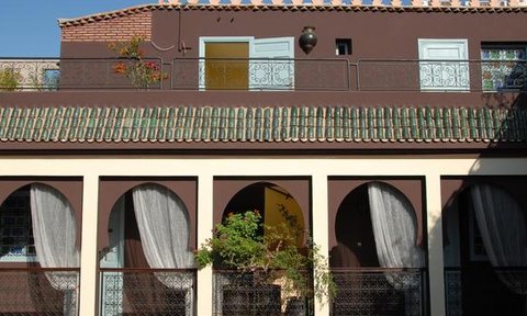 Traditionelle Außenansicht des Riad Dar Nejma – Marokko Reise mit Kindern