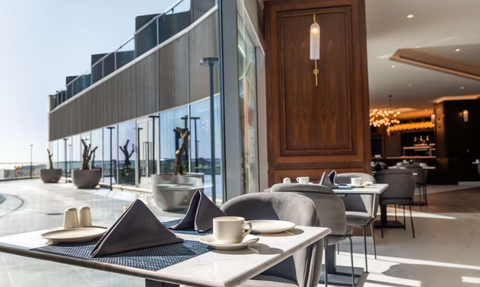 Blick auf Terrasse Hotel Radisson Blu Amman - Jordanien Familienreise