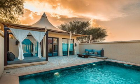 Erfrischender Pool im Desert Nights Camp – Oman mit Kindern
