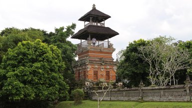 Der Taman Ayun Tempel mit seiner beeindruckenden Außenarchitektur – Bali Familienreise