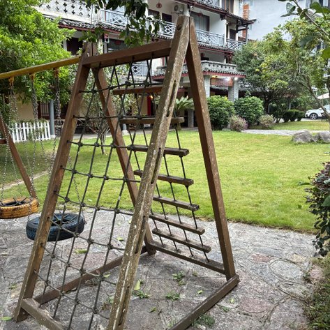 Snow Lion Riverside Resort in Yangshuo Spielplatz - China Familienreise