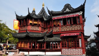 Traditionelle chinesische Architektur im Yu Yuan Garten in Shanghai – China Reise mit Kindern