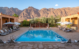 Blick auf den Pool bei Auberge Kasbah – Marokko Familienurlaub