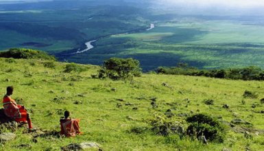 Sanfte Hügel und grüne Täler in der unberührten Landschaft von Eswatini – Südafrika Reise mit Kindern