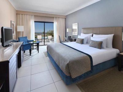 Zimmer im Jaz Aquamarine Resort mit Doppelbett in Hurghada – Ägypten Reise mit Kindern