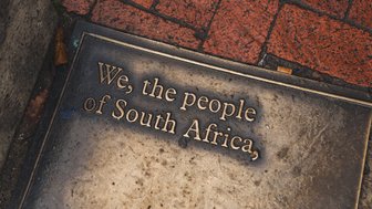 Bodenmarkierung mit „South Africa“ in Kapstadt – Südafrika Familienreise