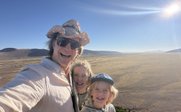 Familie im Namib-Naukluft-Nationalpark - Namibia mit Kindern