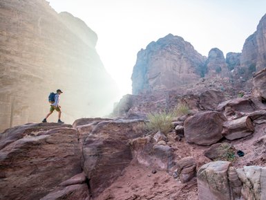 Aufstieg Stadt Petra - Jordanien Urlaub mit Kindern