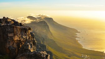 Atemberaubender Blick auf Kapstadt mit Tafelberg und Atlantik – Südafrika mit Kindern