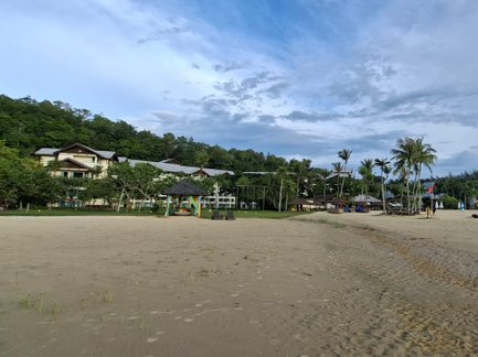 Sandstrand Dalit Beach im Shangri-La Rasa Ria in Kota Kinabalu - Familienreise Malaysia