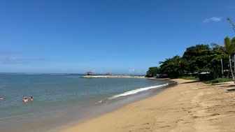 Entspannter Strand in Sanur – Bali Familienreise
