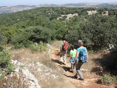 wandern auf der Rasoun Route in Ajloun - Jordanien Urlaub mit Kindern