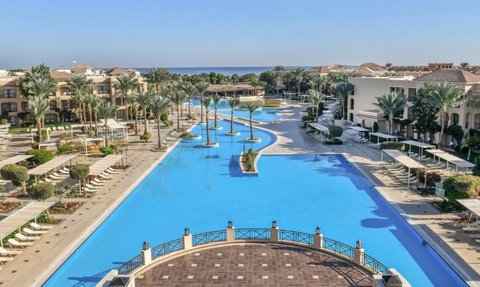 Blick auf den Pool im Jaz Aquamarine Resort in Hurghada – Ägypten Reise mit Kindern