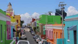 Farbenfrohe Häuserfassaden im Viertel Bo-Kaap in Kapstadt – Garden Route mit Kindern