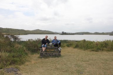 Blick auf den Momella-See mit umliegender Natur im Arusha-Nationalpark – Tansania Reise mit Kindern