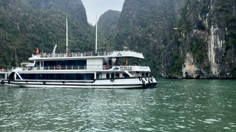 Kreuzfahrtschiff auf der Halong-Bucht – Vietnam mit Kindern