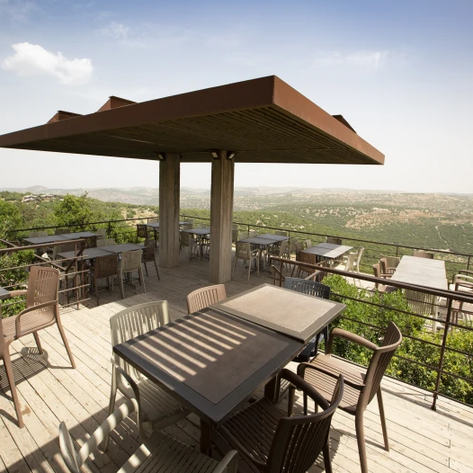 Terrassenblick des Forest Reserve Ajloun - Jordanien mit Kindern