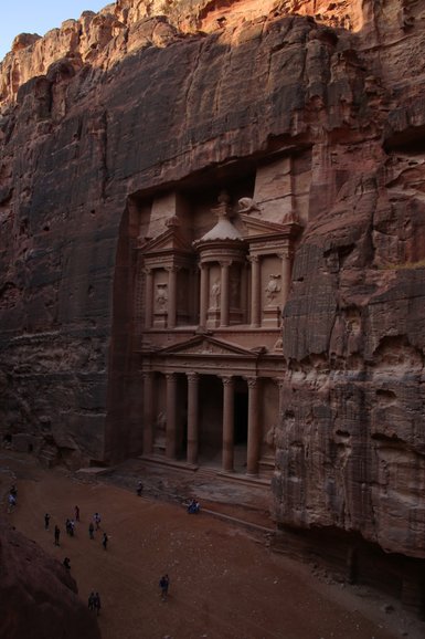 Schatzhaus der Felsenstadt Petra von oben - Jordanien Urlaub mit Kindern