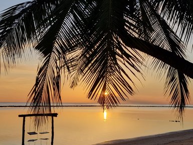 Die Sonne taucht den Himmel in warme Farben – Sri Lanka Reise mit Kindern