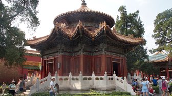 Detailaufnahme eines kleinen Tempels in der Verbotenen Stadt – China Reise mit Kindern