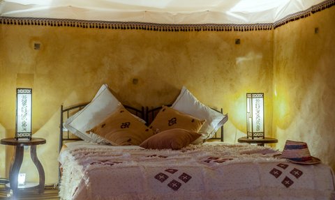 Gemütliches Zimmer im Aladin Camp – Marokko Reise mit Kindern