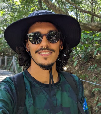 Reiseleiter José macht Selfie während der Familienreise – Costa Rica Reise mit Kindern