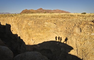 Der Blick von oben in einen Cayon - Namibia Rundreise mit Kindern