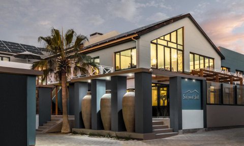 Außenansicht Swakopmund Sands Hotel - Namibia Urlaub mit Kindern