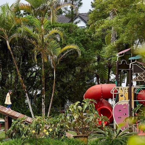 Kinderspielplatz im Strawberry Park Resort – Malaysia & Borneo mit Kindern